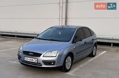 Хэтчбек Ford Focus 2005 в 