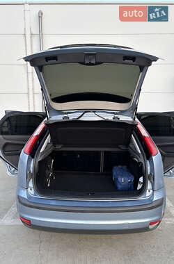 Хэтчбек Ford Focus 2005 в 