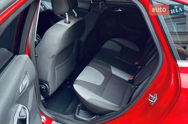 Хэтчбек Ford Focus 2012 в 