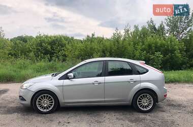 Хэтчбек Ford Focus 2011 в 