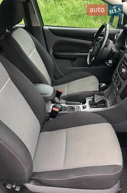 Хэтчбек Ford Focus 2011 в 