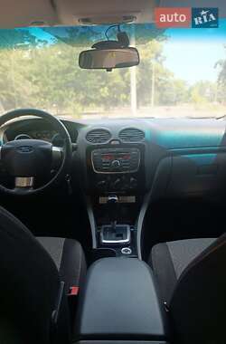 Хэтчбек Ford Focus 2010 в 