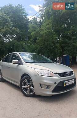 Хэтчбек Ford Focus 2010 в 