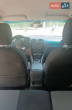 Хэтчбек Ford Focus 2010 в 