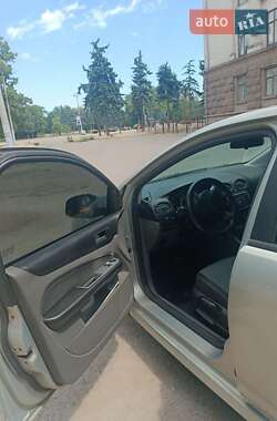 Хэтчбек Ford Focus 2010 в 
