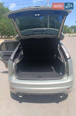 Хэтчбек Ford Focus 2010 в 