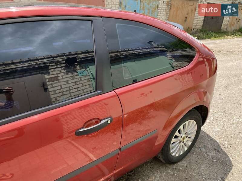 Хэтчбек Ford Focus 2006 в Лозовой