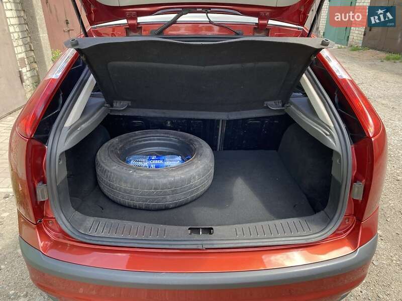 Хэтчбек Ford Focus 2006 в Лозовой