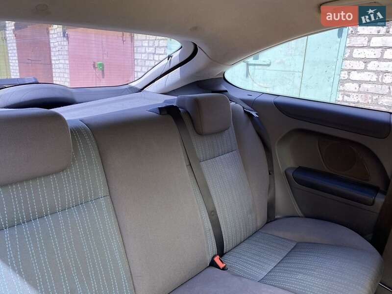 Хэтчбек Ford Focus 2006 в Лозовой