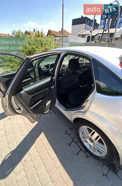 Хэтчбек Ford Focus 2005 в 