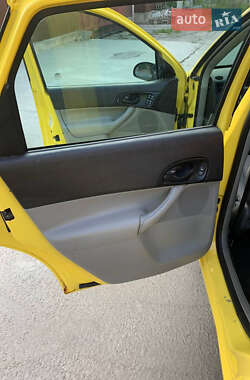 Хэтчбек Ford Focus 2004 в 