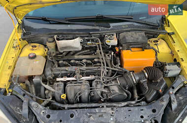 Хэтчбек Ford Focus 2004 в 