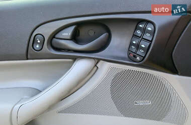 Хэтчбек Ford Focus 2004 в 