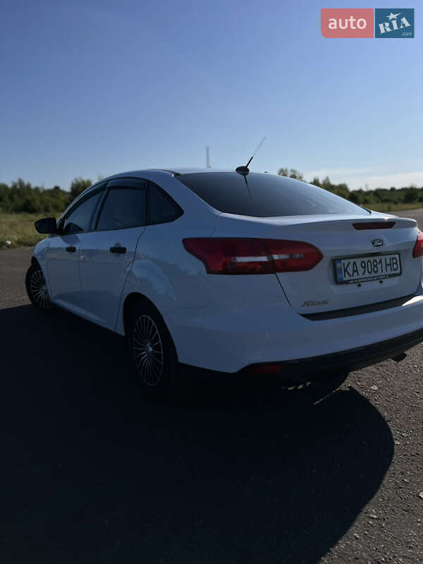 Седан Ford Focus 2015 в Березному