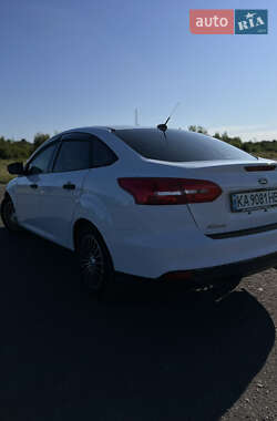 Седан Ford Focus 2015 в 