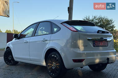 Хэтчбек Ford Focus 2009 в 