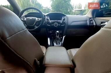 Хэтчбек Ford Focus 2012 в 