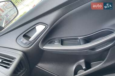 Хэтчбек Ford Focus 2017 в 