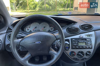 Хэтчбек Ford Focus 2003 в 