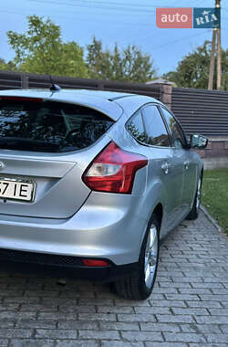 Хэтчбек Ford Focus 2012 в 