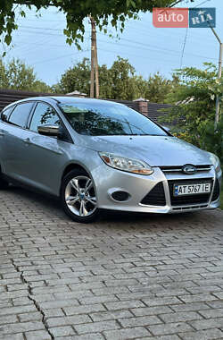 Хэтчбек Ford Focus 2012 в 