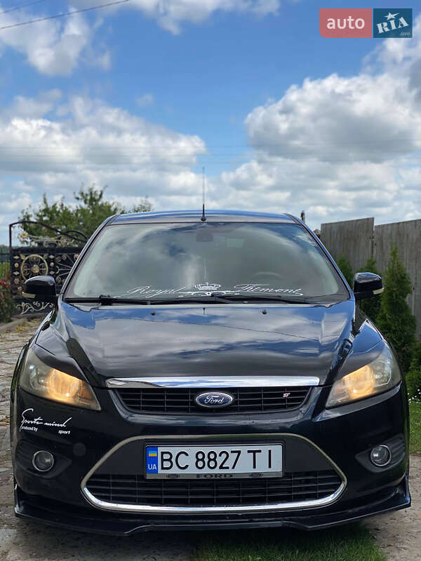 Хетчбек Ford Focus 2010 в 