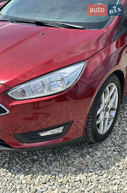 Седан Ford Focus 2015 в 