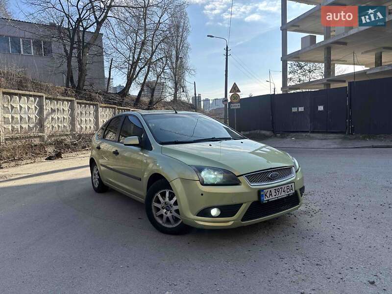 Хэтчбек Ford Focus 2005 в 