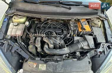 Хэтчбек Ford Focus 2005 в 