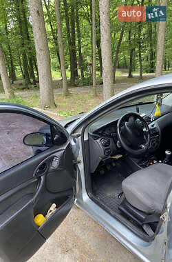 Хэтчбек Ford Focus 2004 в 