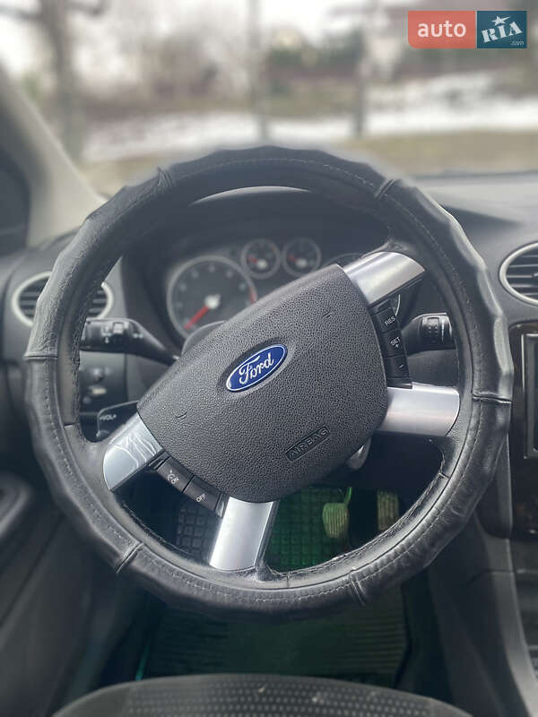 Седан Ford Focus 2006 в Золочеві