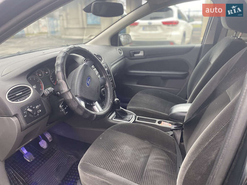 Седан Ford Focus 2006 в Золочеві