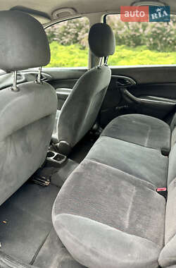 Седан Ford Focus 2002 в 