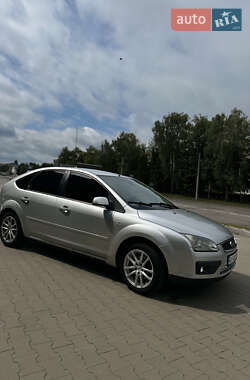 Хэтчбек Ford Focus 2005 в 