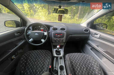 Хэтчбек Ford Focus 2010 в 