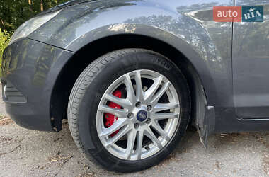 Хэтчбек Ford Focus 2010 в 