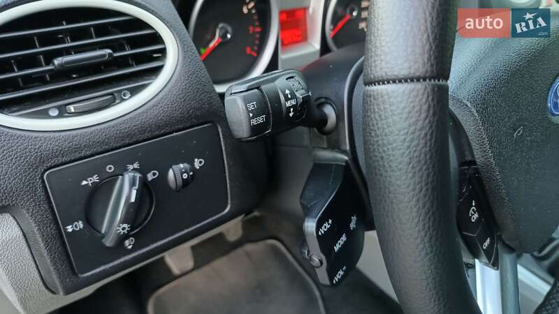 Хэтчбек Ford Focus 2008 в Дубно