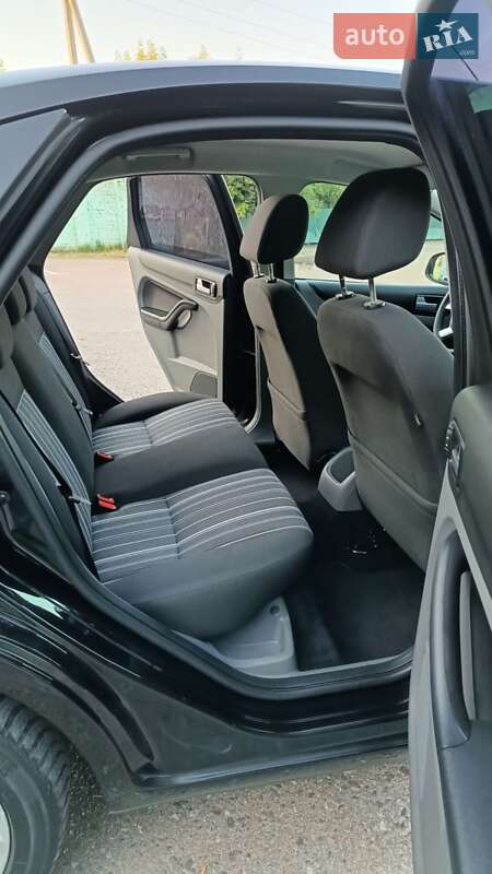 Хэтчбек Ford Focus 2008 в Дубно
