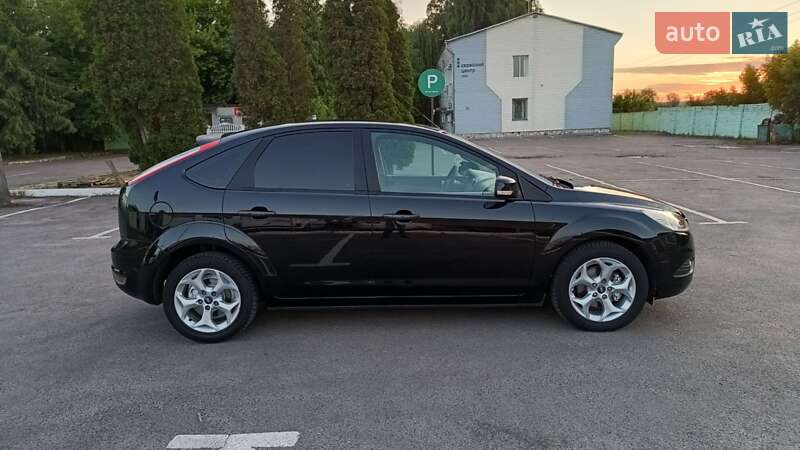 Хэтчбек Ford Focus 2008 в Дубно