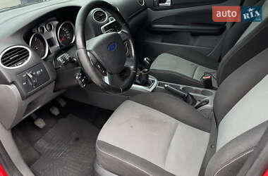 Хэтчбек Ford Focus 2010 в 