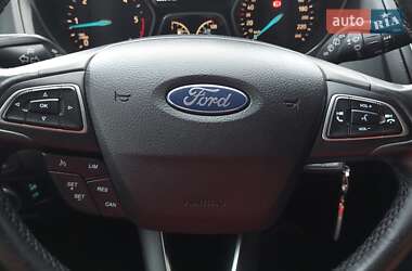 Хэтчбек Ford Focus 2015 в 