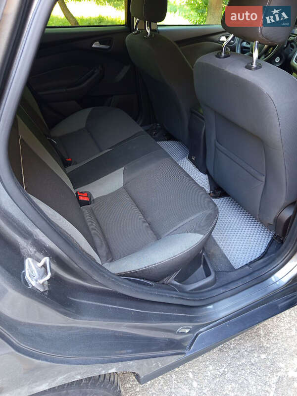 Седан Ford Focus 2011 в Долине