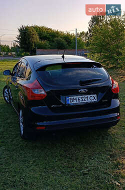 Хэтчбек Ford Focus 2012 в 