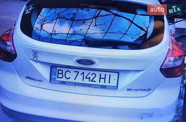 Хетчбек Ford Focus 2012 в 