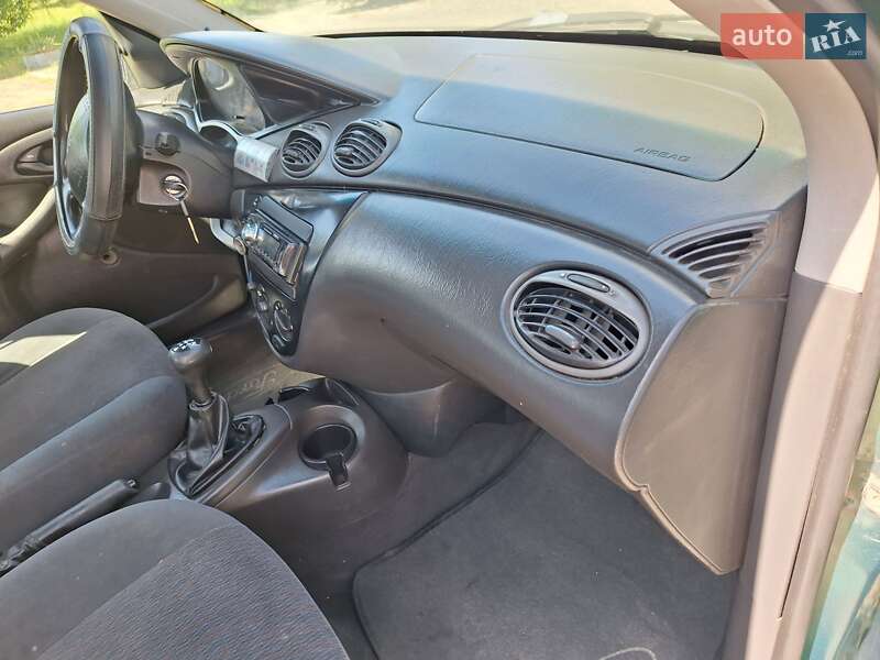 Седан Ford Focus 2002 в Черновцах