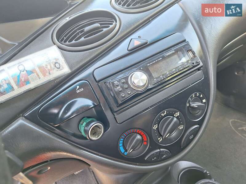 Седан Ford Focus 2002 в Черновцах