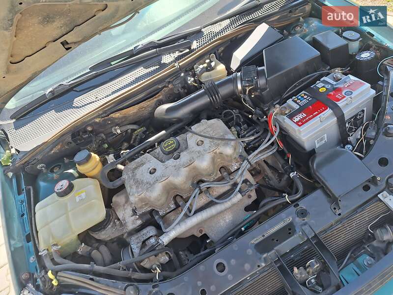 Седан Ford Focus 2002 в Черновцах