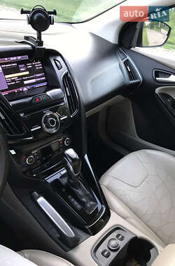 Хэтчбек Ford Focus 2013 в 
