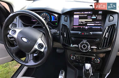 Хэтчбек Ford Focus 2013 в 