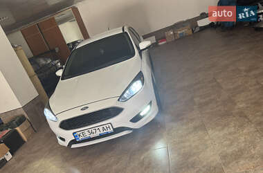 Хэтчбек Ford Focus 2015 в 